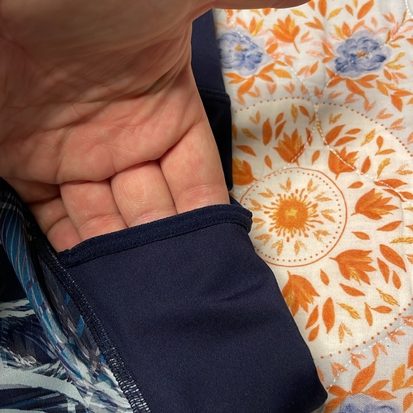 Blue Pattern Nike Running Crops - Picture 4 of 4